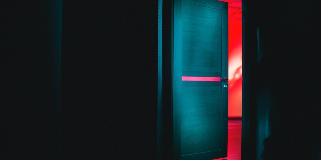 Choix de l’orientation de la porte : poussant droit ou gauche ?