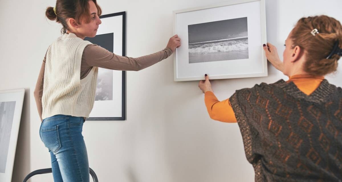 Pourquoi adopter les cimaises murales pour accrocher ses tableaux ?