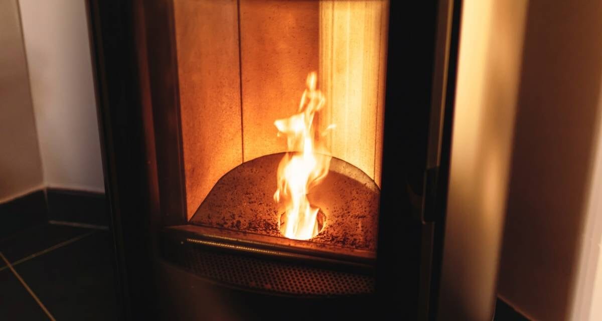 Installer un poêle à bois chez soi : les questions à se poser avant